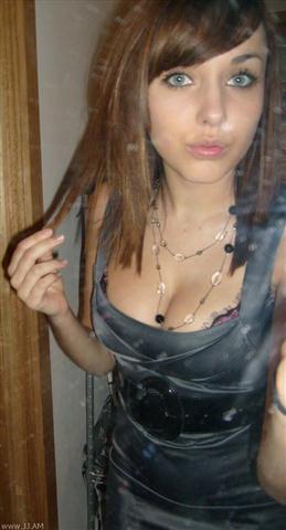 mujer la ni&ntilde;a del escote