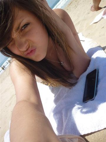 mujer la ni&ntilde;a del escote