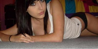 mujeres la ni&ntilde;a del escote