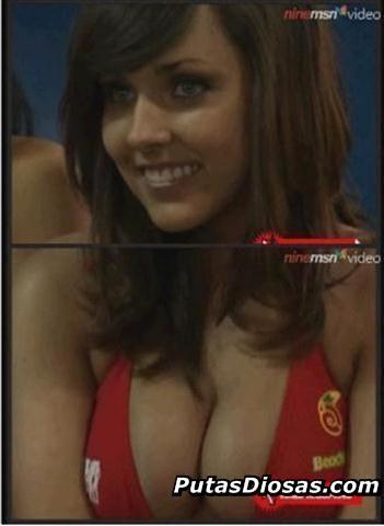 mujer la ni&ntilde;a del escote